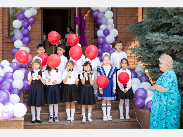 «Cosmo school» поздравляет с окончанием учебного года!