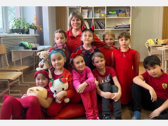 Оживление Школьных Помещений: Цветной День в Школе